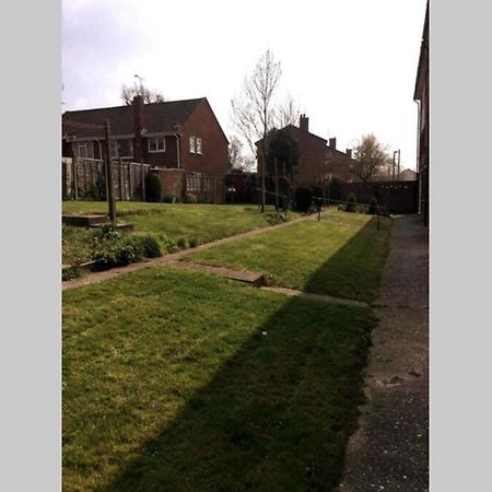 Spacious Ground Floor Studio Flat - Easy Access To Stansted Airport, London And Cambridge Appartement Bishop's Stortford Buitenkant foto