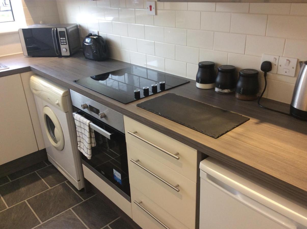 Spacious Ground Floor Studio Flat - Easy Access To Stansted Airport, London And Cambridge Appartement Bishop's Stortford Buitenkant foto