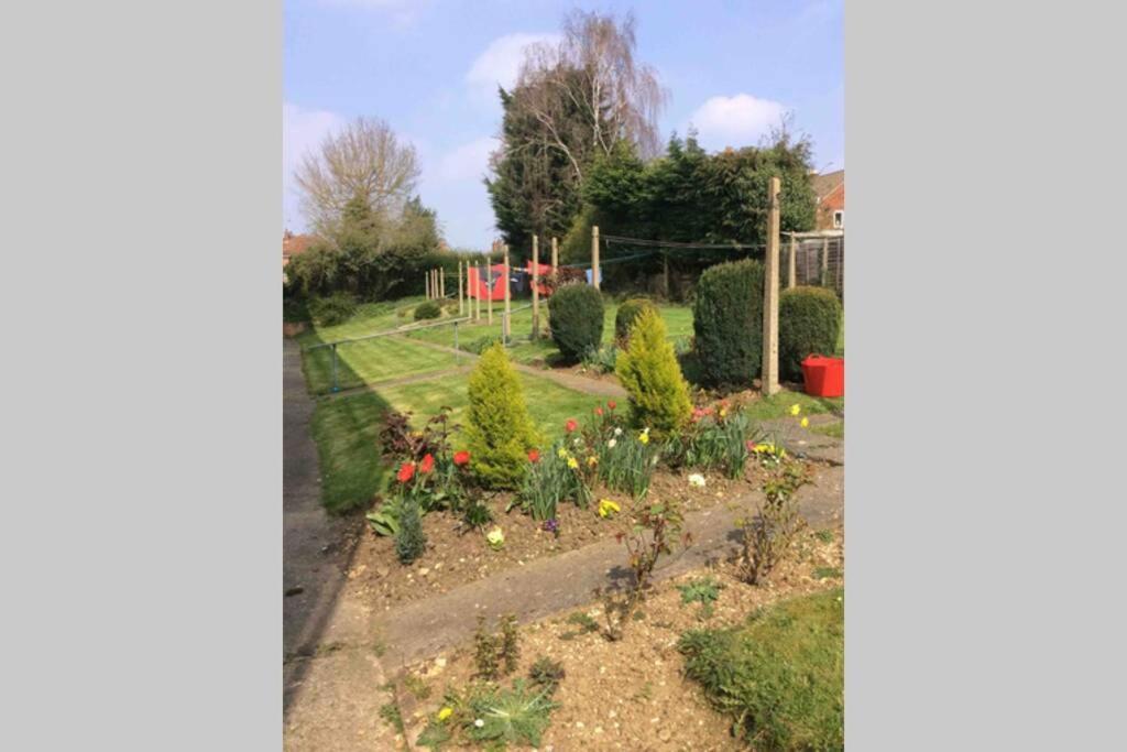 Spacious Ground Floor Studio Flat - Easy Access To Stansted Airport, London And Cambridge Appartement Bishop's Stortford Buitenkant foto