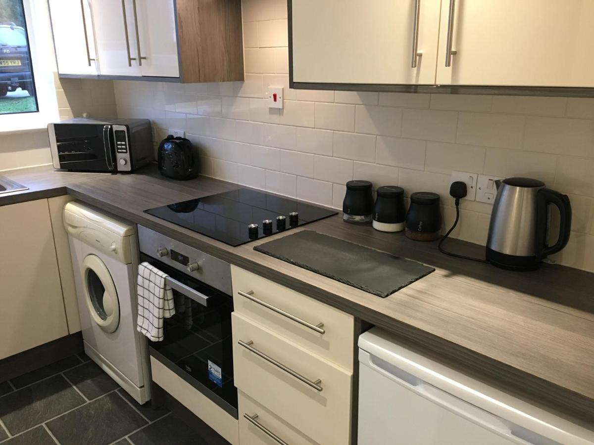 Spacious Ground Floor Studio Flat - Easy Access To Stansted Airport, London And Cambridge Appartement Bishop's Stortford Buitenkant foto