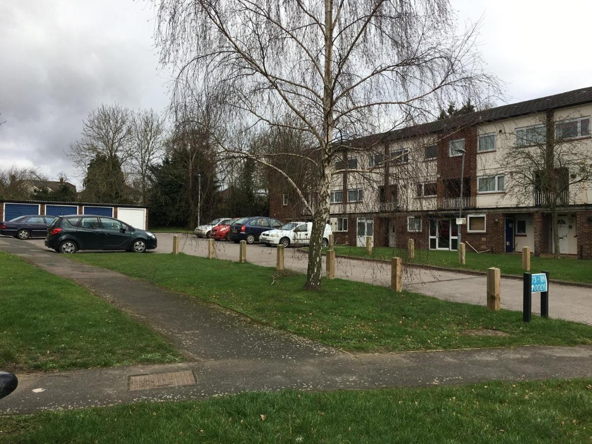 Spacious Ground Floor Studio Flat - Easy Access To Stansted Airport, London And Cambridge Appartement Bishop's Stortford Buitenkant foto