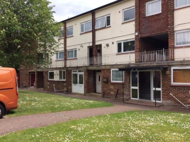 Spacious Ground Floor Studio Flat - Easy Access To Stansted Airport, London And Cambridge Appartement Bishop's Stortford Buitenkant foto